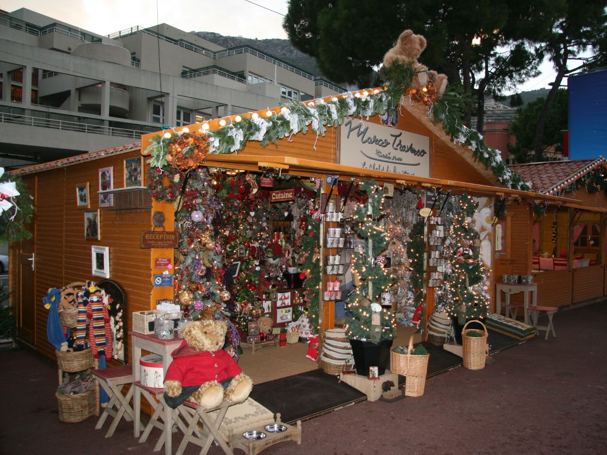 Chalet de vente ouvert marché de Noël